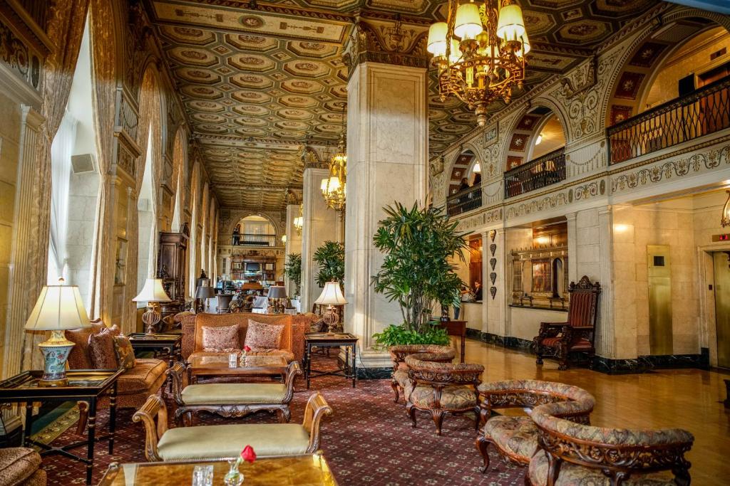 Historic hotel event venue in Louisville, KY